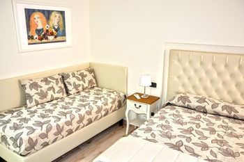Colosseum Hotel 2*